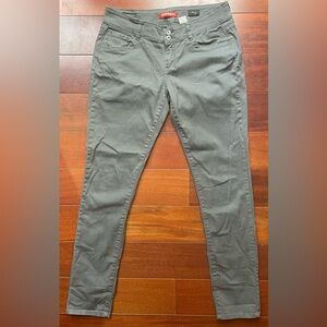Unionbay Women’s Gray Pants, Size 11.